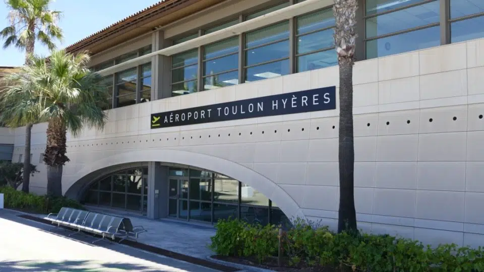 entrée de l'aéroport Toulon-Hyères